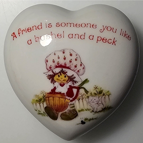 Strawberry Shortcake Ceramic Heart-Shaped Trinket Box - Picture 12 of 12